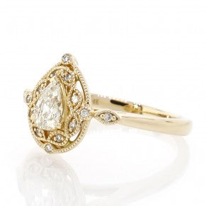 ANTIQUE STYLE SET RING